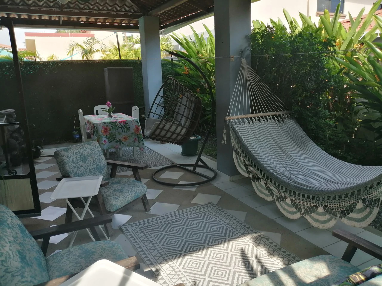 Wonderful and Updated Bungalow Close to the Beach!: Great location with access to a large community pool! - Gallery image 21