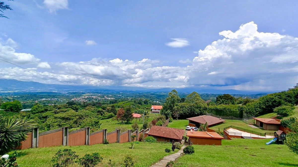 Finca doña Flory: Property with incredible views in Santa Barbara, Heredia