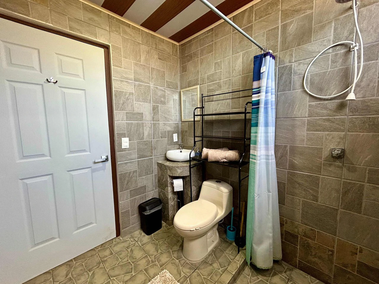 8-Unit Apartment in Bahía, Walking distance to the Beach - Gallery image 21