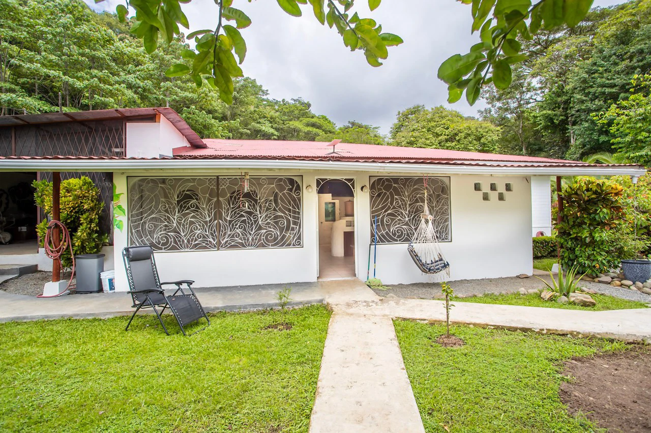 0.81 ACRES – Turn-Key Riverside Business & 3 Bedroom Home Near Dominical!!!: Near the Coast and Riverfront Hotel/Resort/Hostel For Sale in Dominical - Gallery image 29
