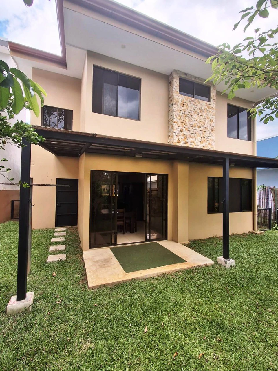 Urgent - Fire Sale!: Modern Home in Gated Montezuma - Gallery image 2