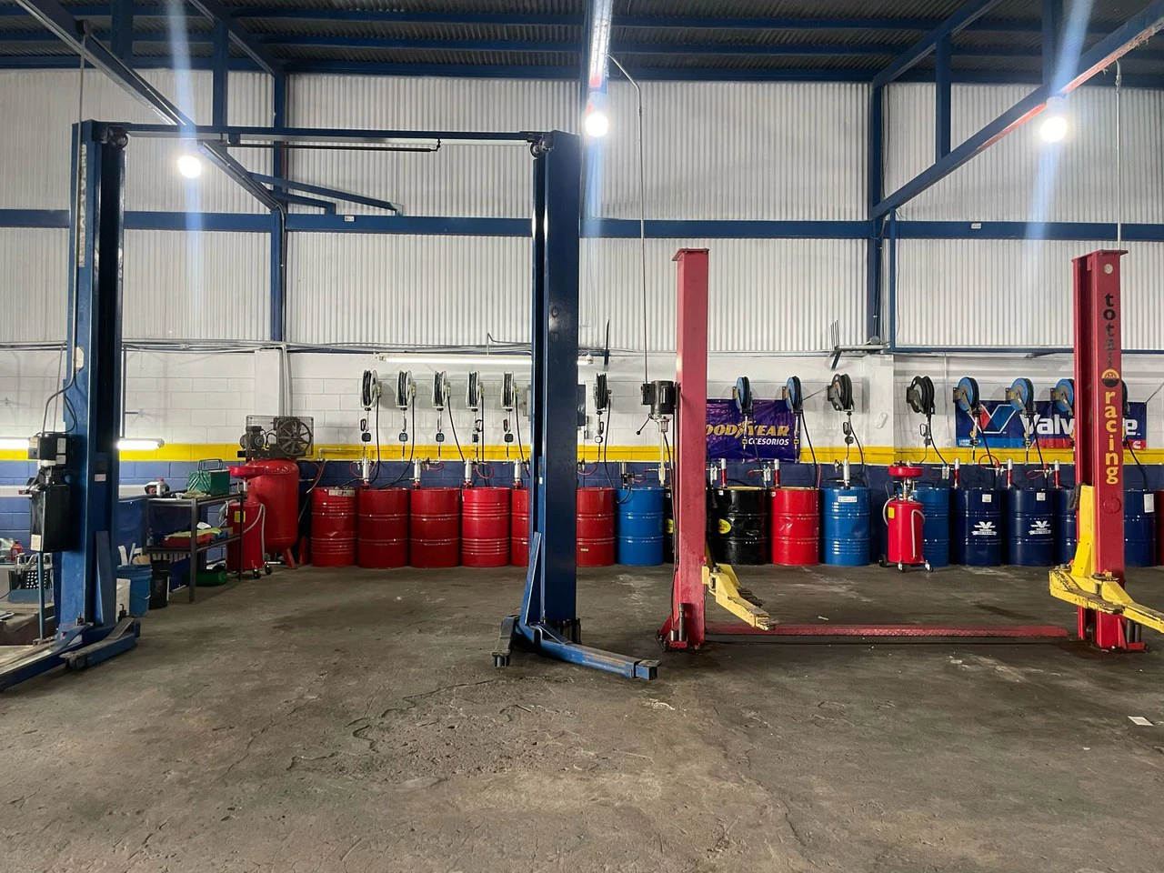 SERVICE CENTER CMH: Lubrication and Tire repair center