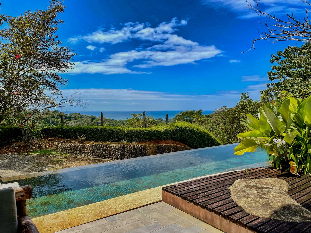 2.24 ACRES – 7 Bedrooms Ocean View Boutique Hotel With Two Pools, 5 Minutes to Uvita, Multiple Rental Options!! - Gallery image 5