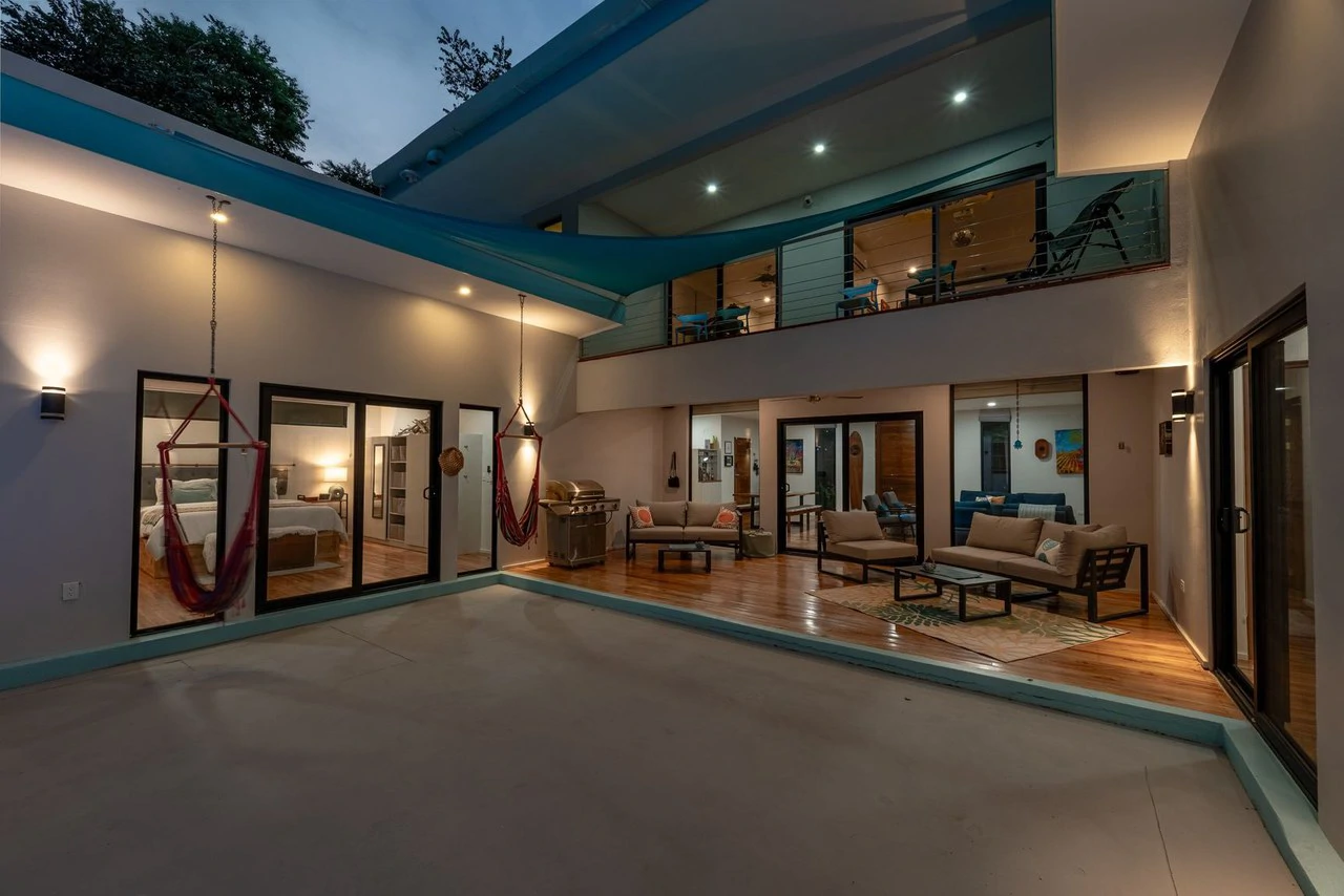 Casa Loto Azul: Exceptional Residence in Palm Beach Estates — Walk to Beach & Dining - Gallery image 6