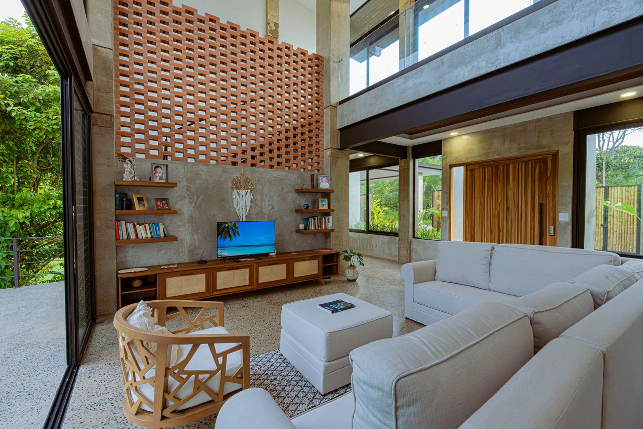 Casa Las Brisas Stunning Whale’s Tail Ocean View Home in Uvita - Gallery image 13