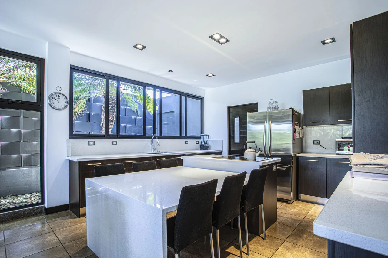 Extraordinary one story house located in a condo - Gallery image 9