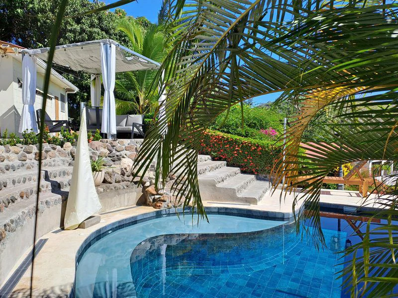 Casa Bella Montana: Charming Mountain View Home - a Slice of Paradise with Spectacular Mountain Views, New Custom Salt Water Designer Pool, and Detached 2 Car Garage with Workshop - Gallery image 8
