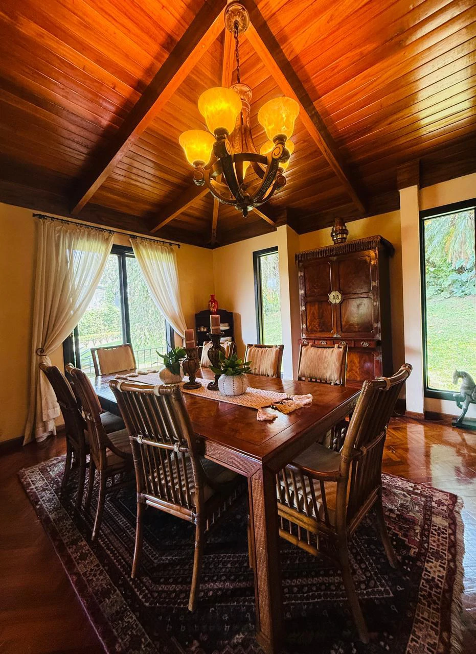 Detached single-family home for sale Costa Rica Escazu with big garden - Gallery image 2