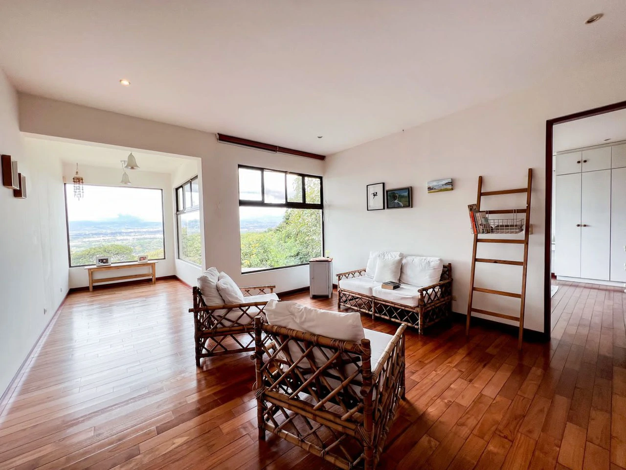 Modern style house for sale Ciudad Colon in gated community - Gallery image 10