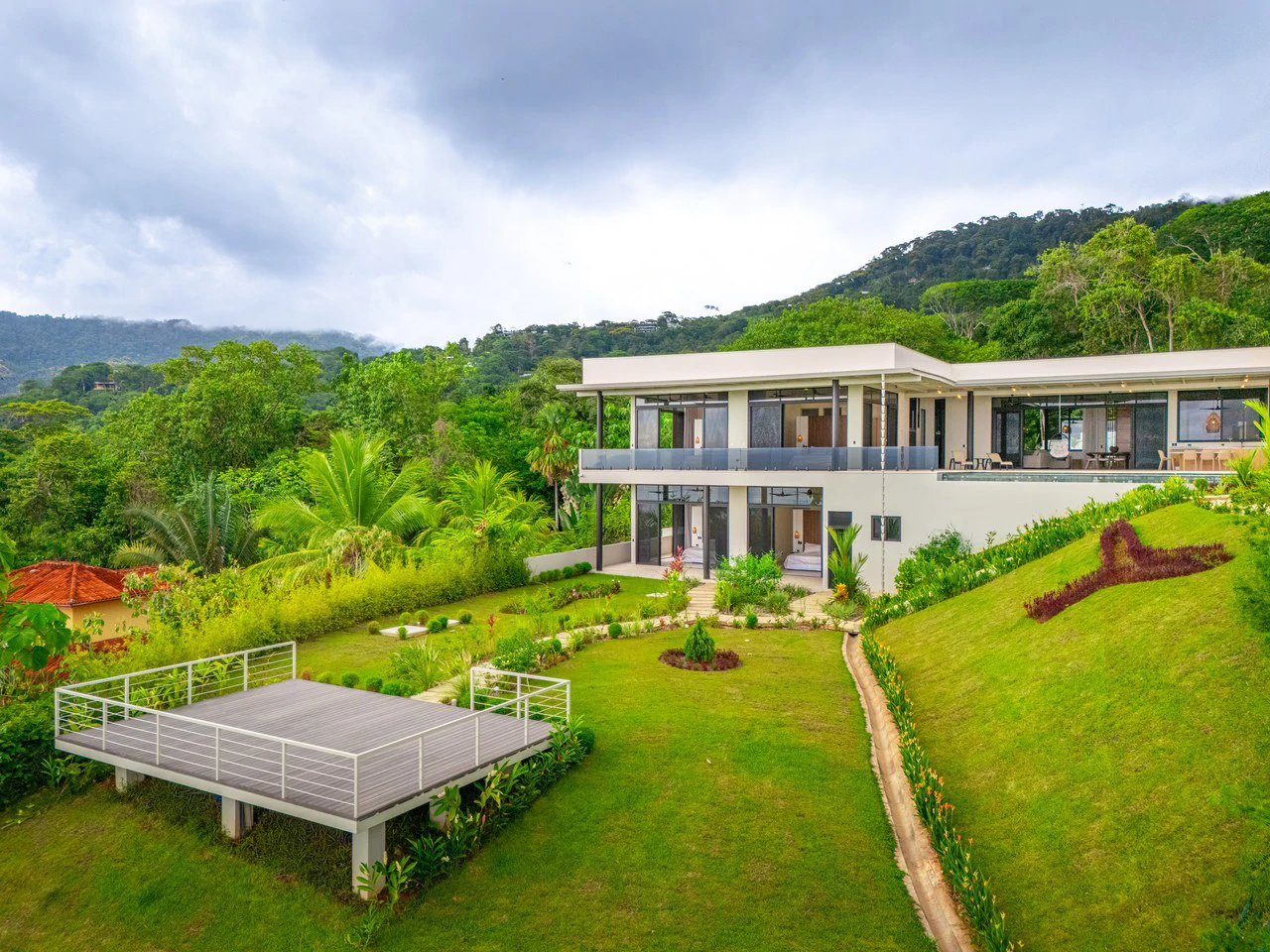Lion's Gate Sunset Estate - Gallery image 4