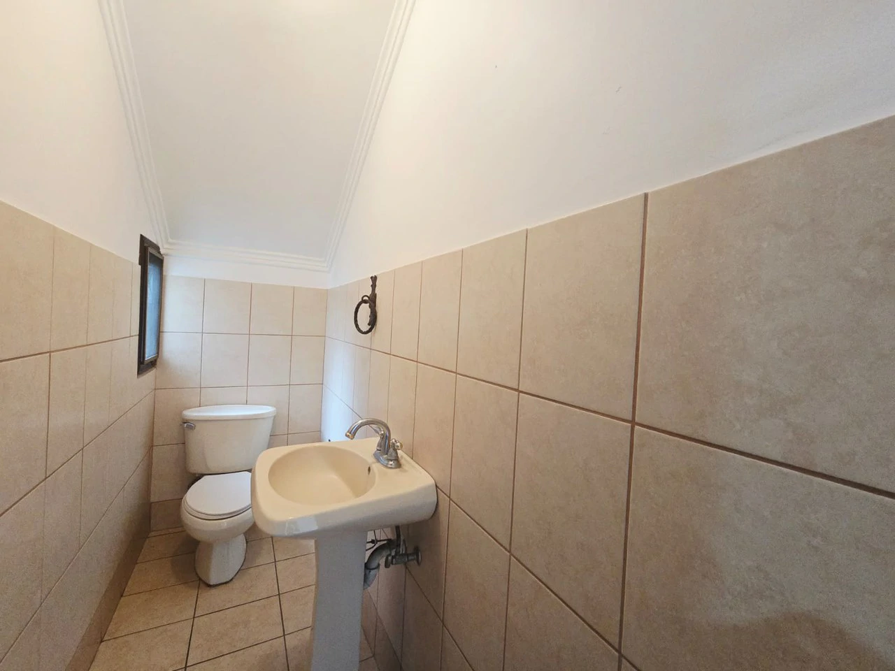 BARGAIN House for sale en gated community Ciudad Colon Costa Rica - Gallery image 10