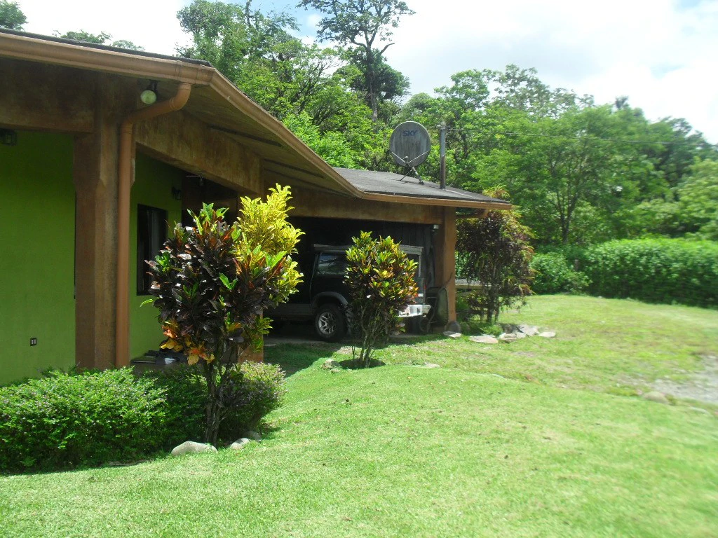 NATURE LOVERS PARADISE ! Jungle home on 25 acres with beautiful views - Gallery image 3