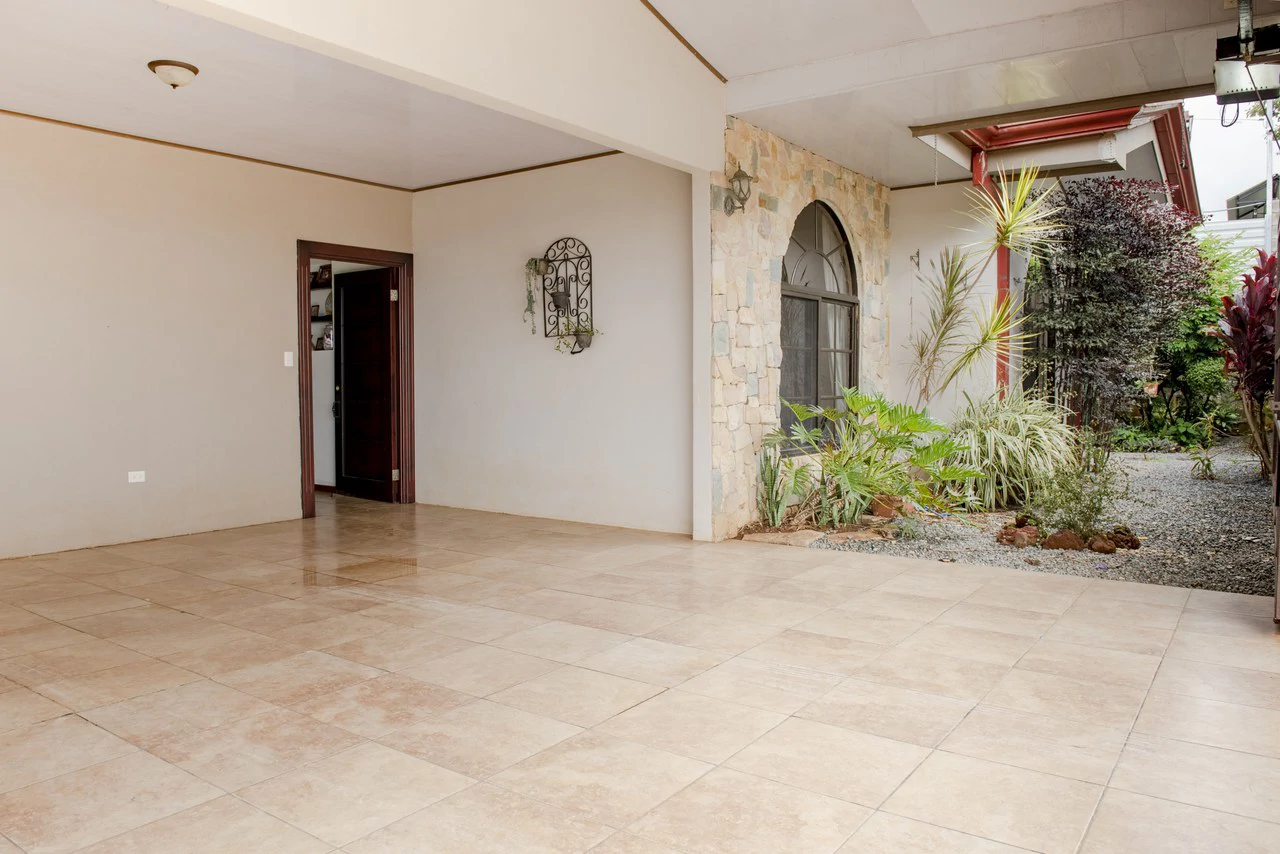 Costa Rican Gem: Spacious 4BR Home with Fruit Trees, Fully Furnished: House For Sale in Pedregoso - Gallery image 18