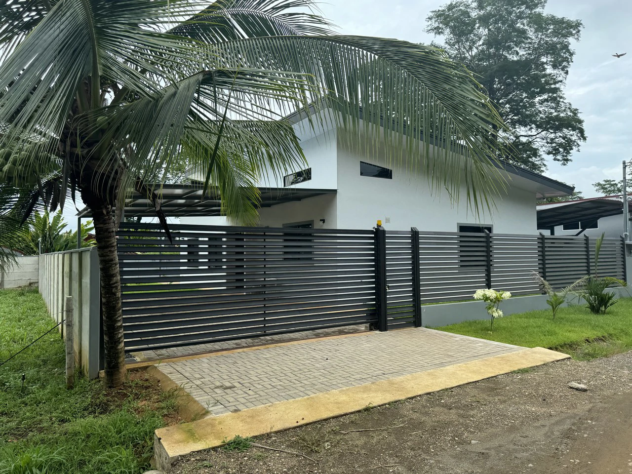 UVITA BEACH RETREAT! CLOSE TO THE BEACH, FAR FROM THE STRESS: House For Sale in Uvita