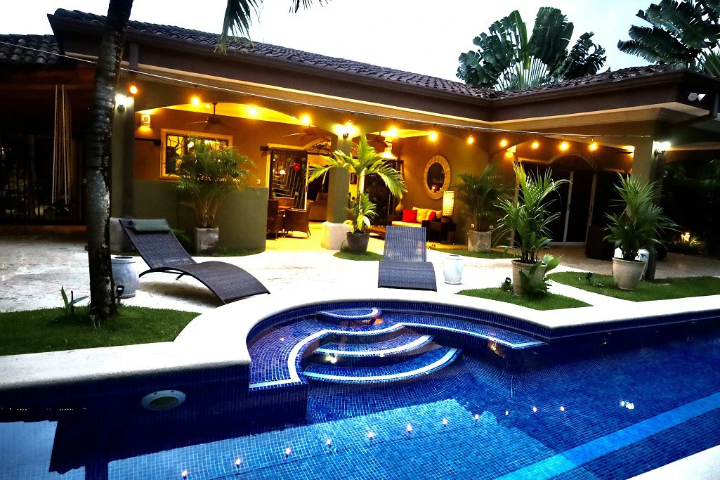Incredible Casa Verde: Walk to the Beach in Bejuco!