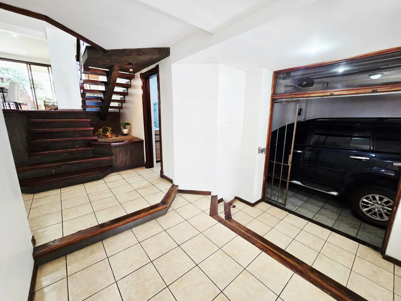 LARGE HOUSE FOR SALE IN MERCEDES NORTE, HEREDIA - Gallery image 5