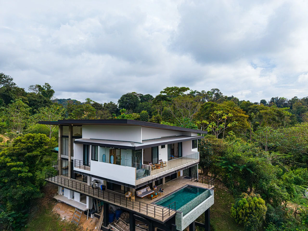Casa Las Brisas Stunning Whale’s Tail Ocean View Home in Uvita - Gallery image 37
