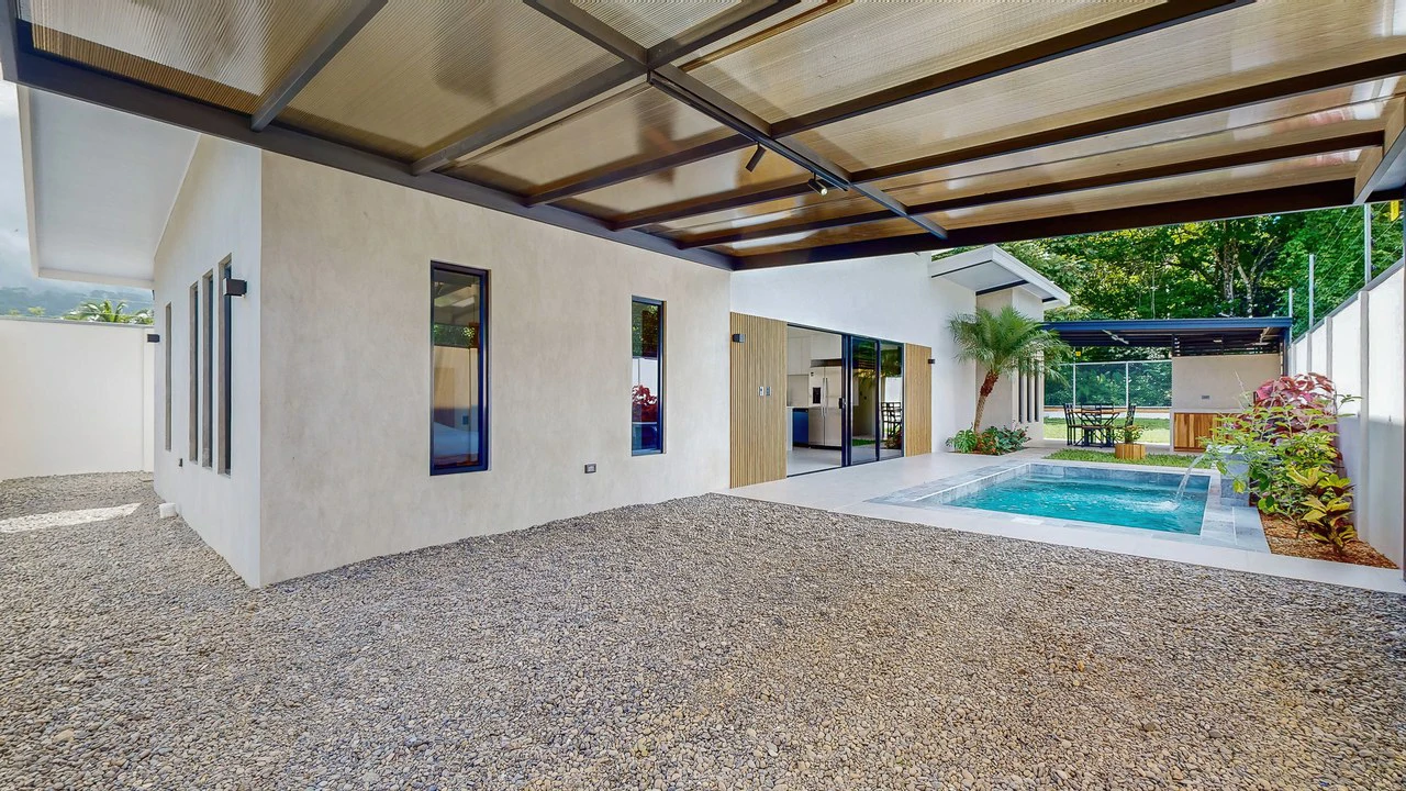 Brand New 3 bed, 2 Bath Home with creek and Jungle views. - Gallery image 21
