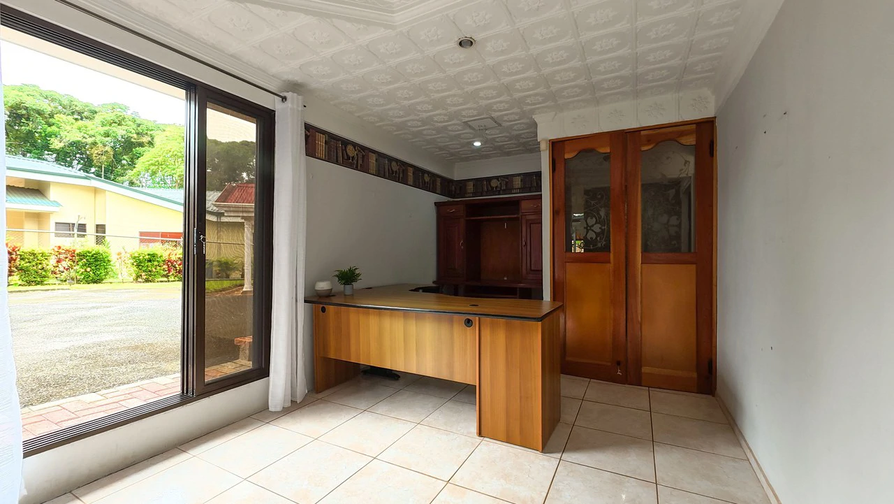 HOUSE FOR SALE, LOCATED IN THE CENTER OF PEREZ ZELEDON: Elegant and spacious turnkey house for sale in the center of Perez Zeledon - Gallery image 17