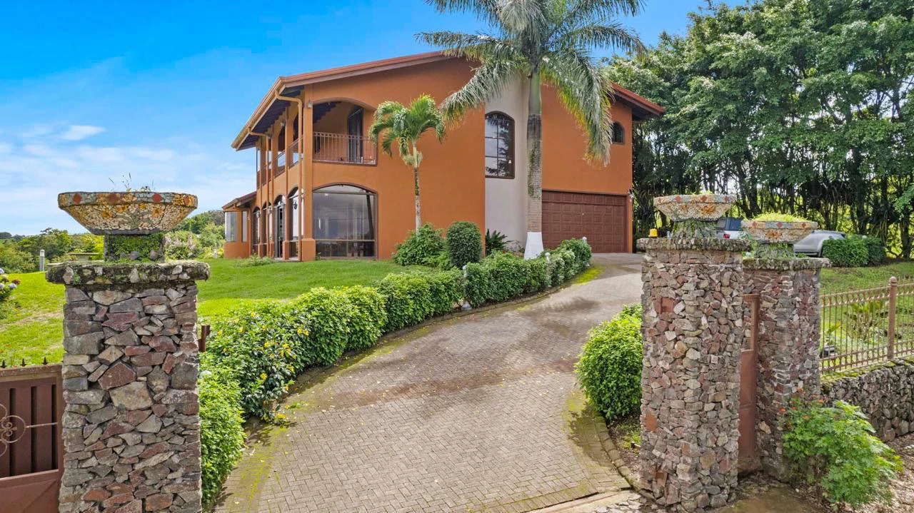 Celebrity Home with Spectacular Views: Seller Financing With 50% Down-Contact Us For More Information - Gallery image 22
