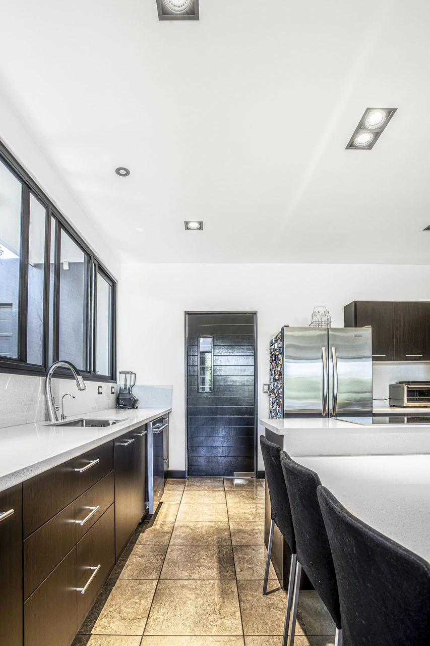 Extraordinary one story house located in a condo - Gallery image 8