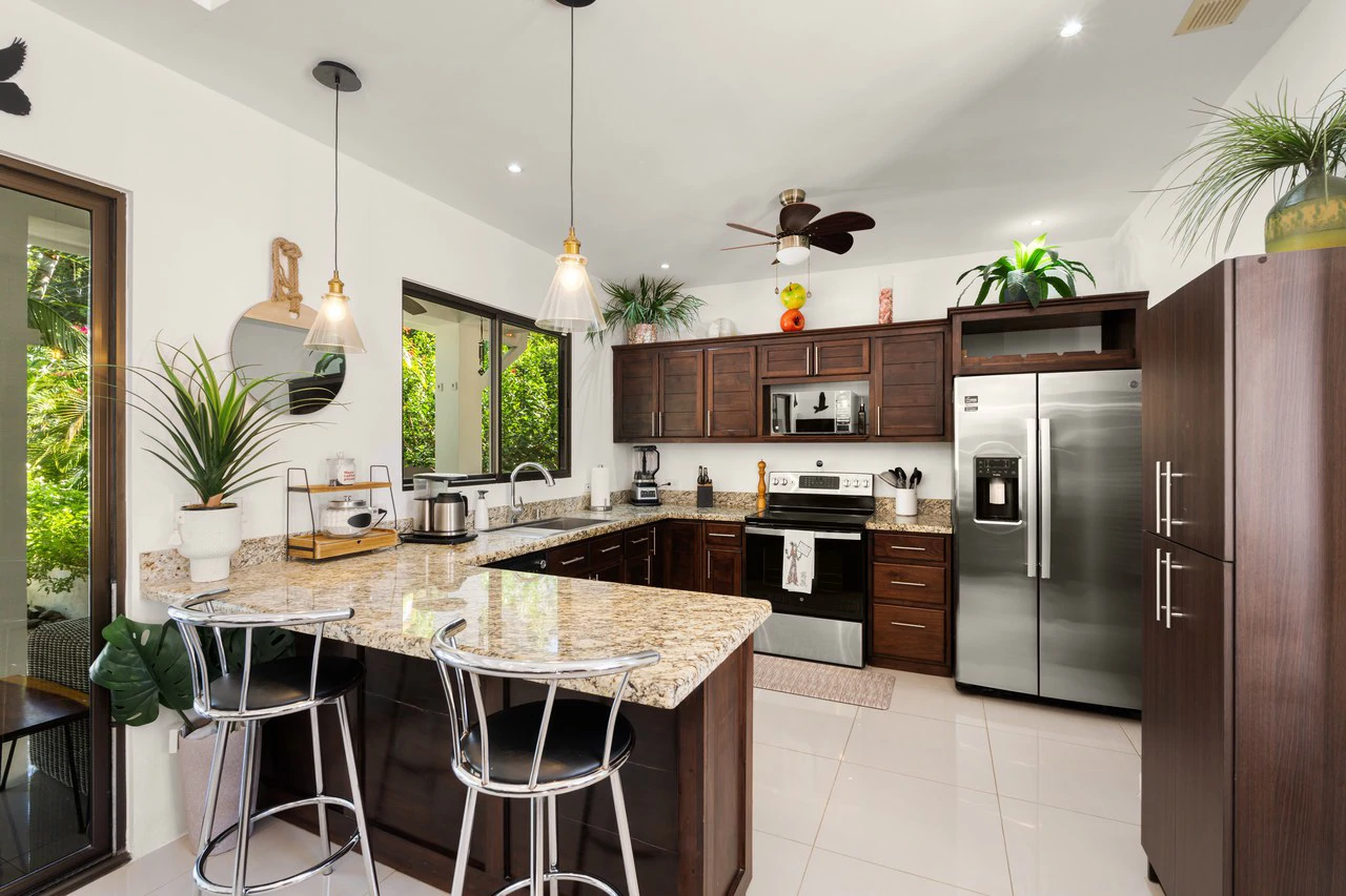 Casa Suerte: Modern 2-Bedroom Tropical Home with Pool Near Playa Potrero and Flamingo Marina - Gallery image 4