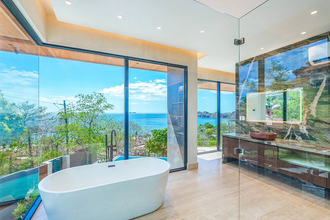 El Palacete Flamingo: 7BR Luxury Home with Vast Ocean Views - Gallery image 17