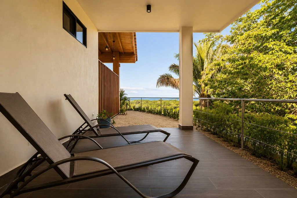 Samara Vista - Villa & Lodge: Exceptional Ocean-View Luxury Estate with Multiple Residences, Expansion & Income Potential - photo 14