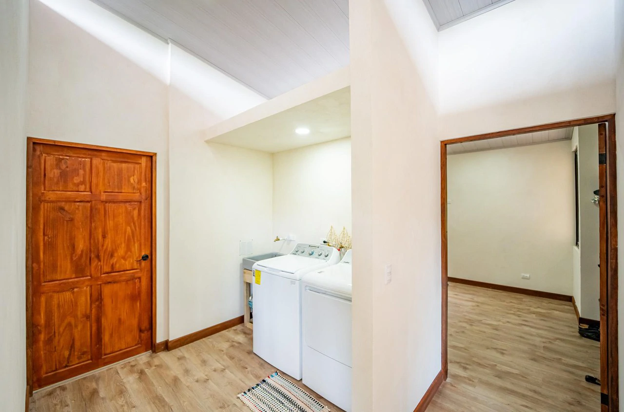 Casa Melina - Modern 3BR Mountain View Home: Mountain House For Sale in Playa Samara - Gallery image 15