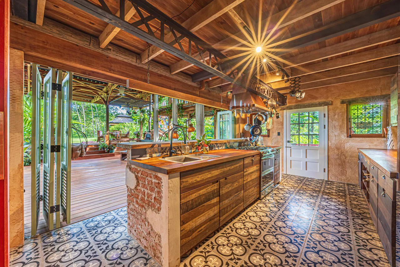 2.56 ACRES – 3 Bedroom Artistic Architectural Masterpiece, Recording Studio, Ocean View, Pool, 1 Bedroom Guest House!!! - Gallery image 6