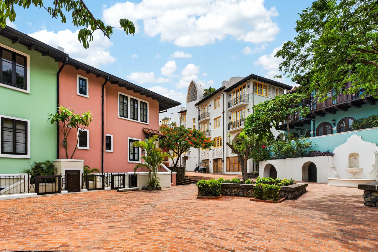 16 Avenida La Antigua: Renovated Turn- Key Living in the Heart of Las Catalinas - photo 30