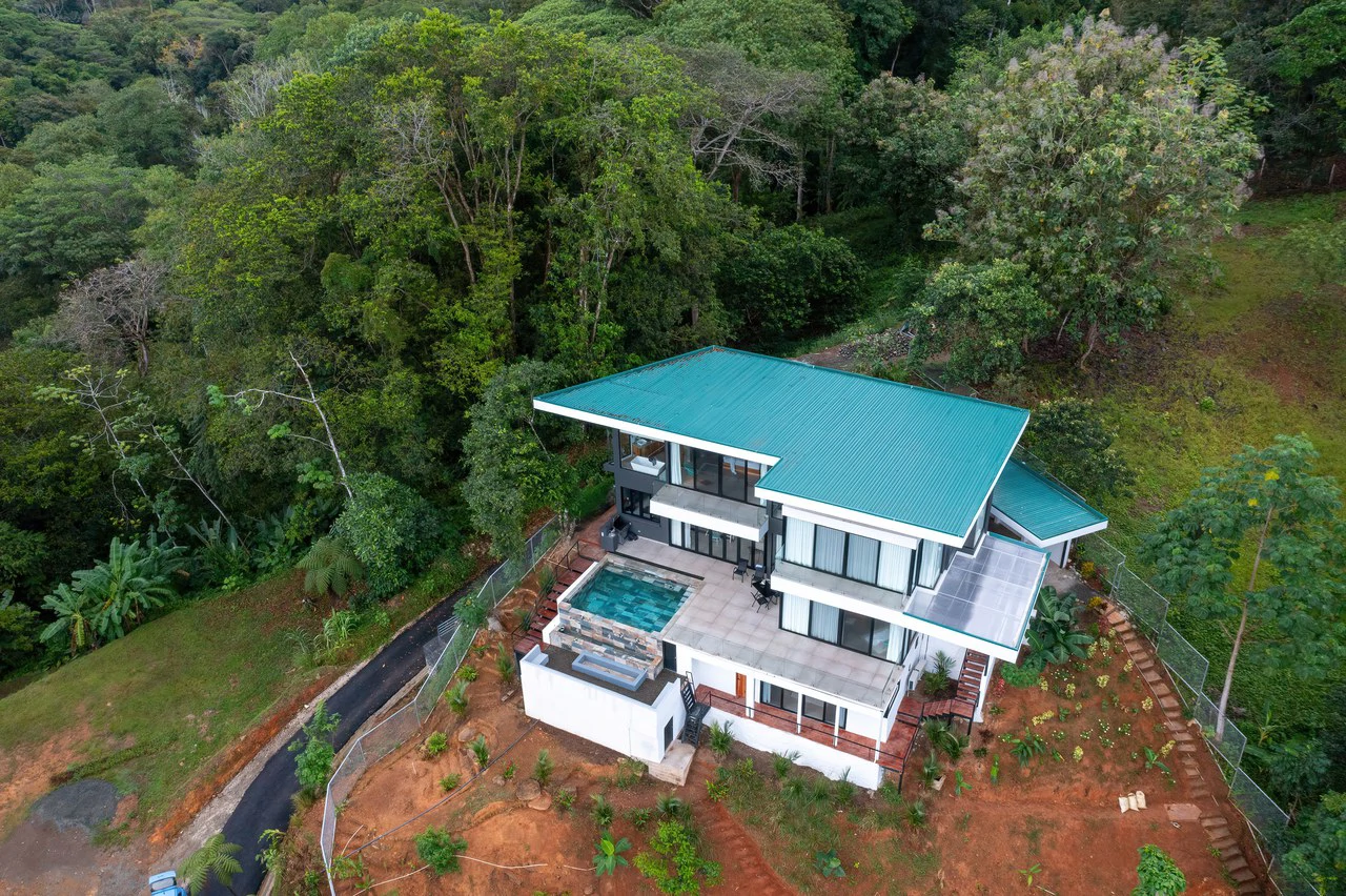 LUXURY PROPERTY WITH STUNNING OCEAN VIEWS IN UVITA, COSTA RICA. A GREAT INVESTMENT!: Mountain House For Sale in Uvita - Gallery image 10