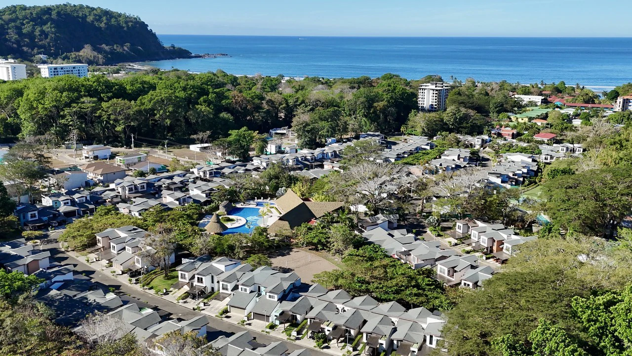 Unique Oversized Lot Home in Ciudad del Mar with 4 Covered Parking - Gallery image 34