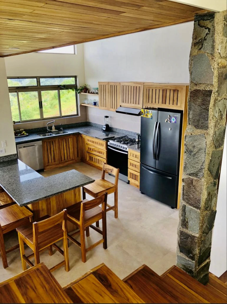 3 bedroom house with swimming pool & 2 Jungle Studios. - Gallery image 9