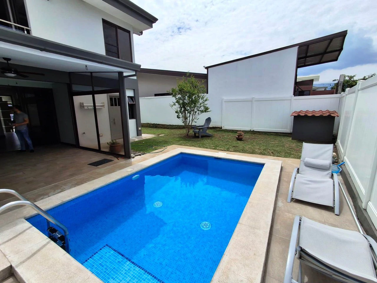 Move In Ready with private pool! - Gallery image 11