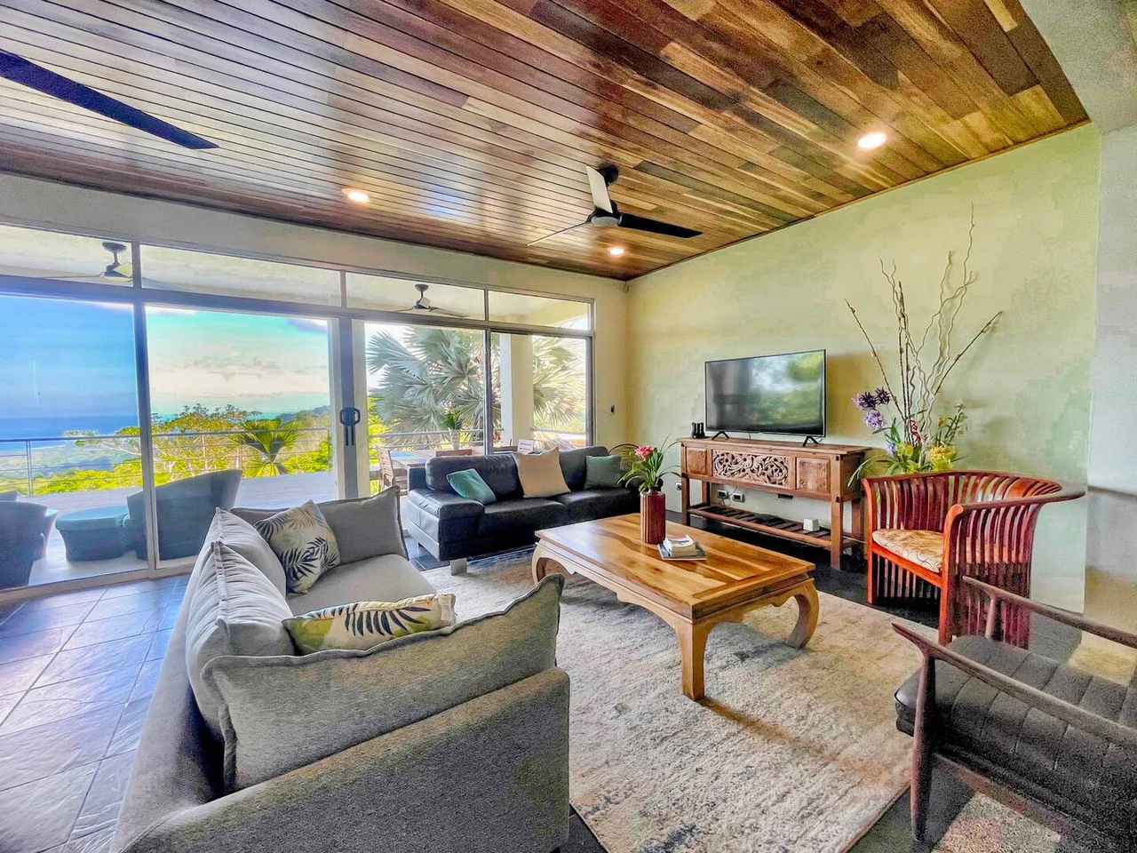 2.4 ACRES – 3 Bedroom Main Home Plus 1 Bedroom Casita And Cabina, Luxury Ocean View Property, 15min to Dominical!!: Near the Coast and Mountain House For Sale in Lagunas - Gallery image 13