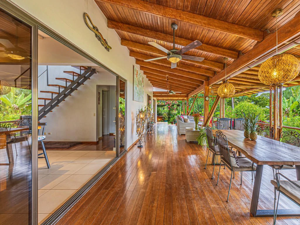 Villa Tres Vistas, a stunning luxury home located on the desirable Calle Perezoso in Ojochal - Gallery image 2