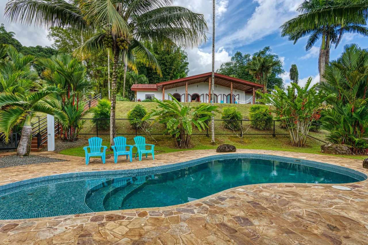 5 Bedroom Mountain Retreat Minutes from the Beach Platanillo Costa Rica - Gallery image 8
