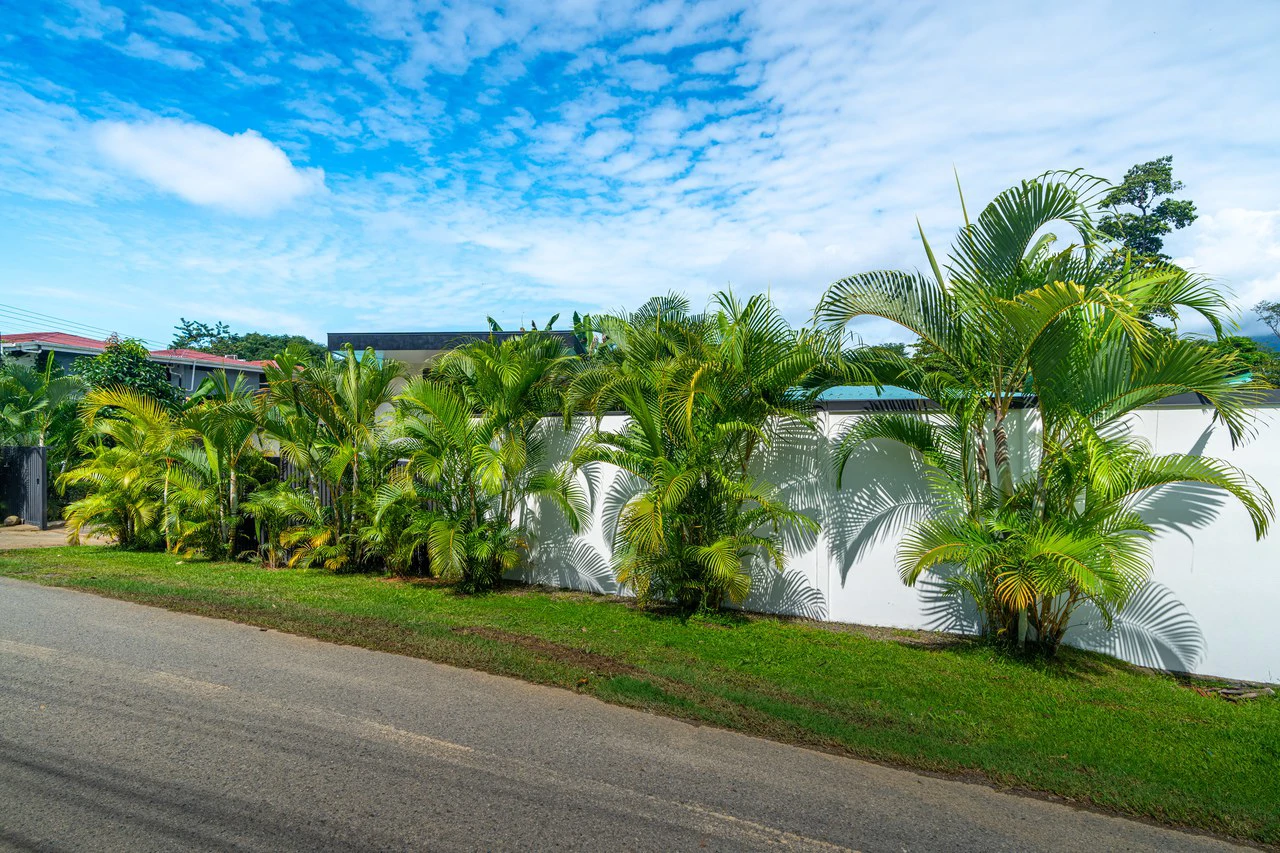 Modern 3 Bedroom Home - Walking distance to it all! - Gallery image 9