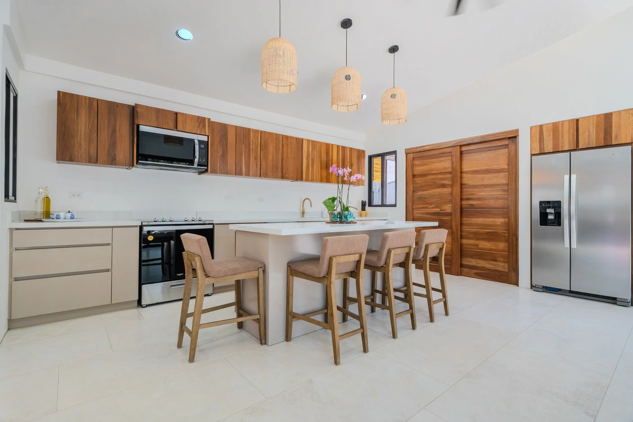 Location,Location, Location – 3-Bedroom Villa Steps from the Beach - photo 3