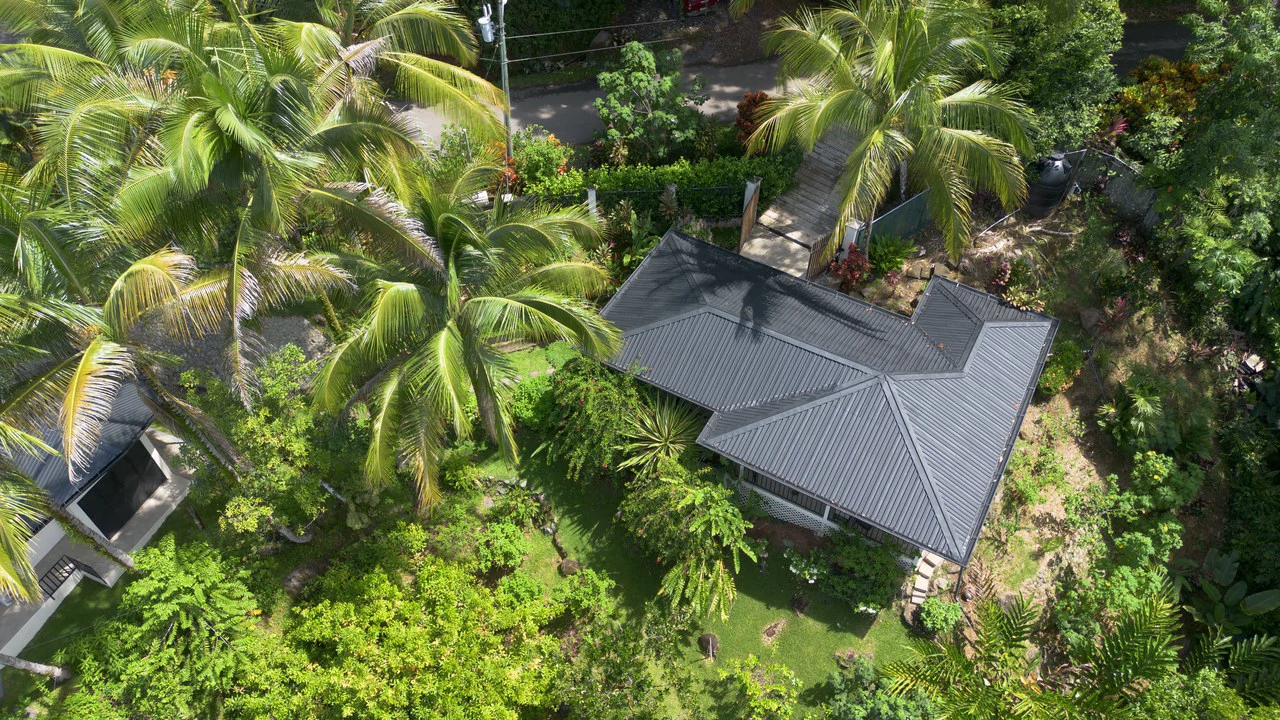 6.45 ACRES – 3 Bedroom Luxury Ocean View Home Surrounded By Vibrant Rainforest And Wildlife!!! - photo 12
