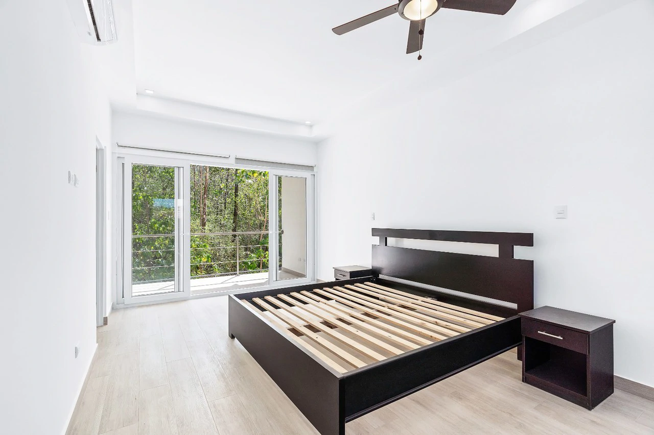Jacarandas #22: Modern Townhome with Amenities Just Minutes from the Beach - Gallery image 8