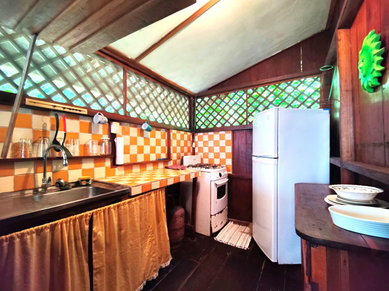 Charming 6 Bd/5 Ba Multi-Unit Rental Property - A Versatile Investment Opportunity - Gallery image 17