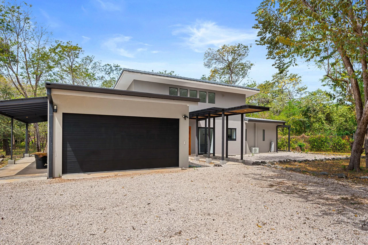 Casa Avalon: New 4-Bedroom Home on 1.48-Acre Lot – Build 2 More Structures, Just Minutes from the Beach! - Gallery image 29