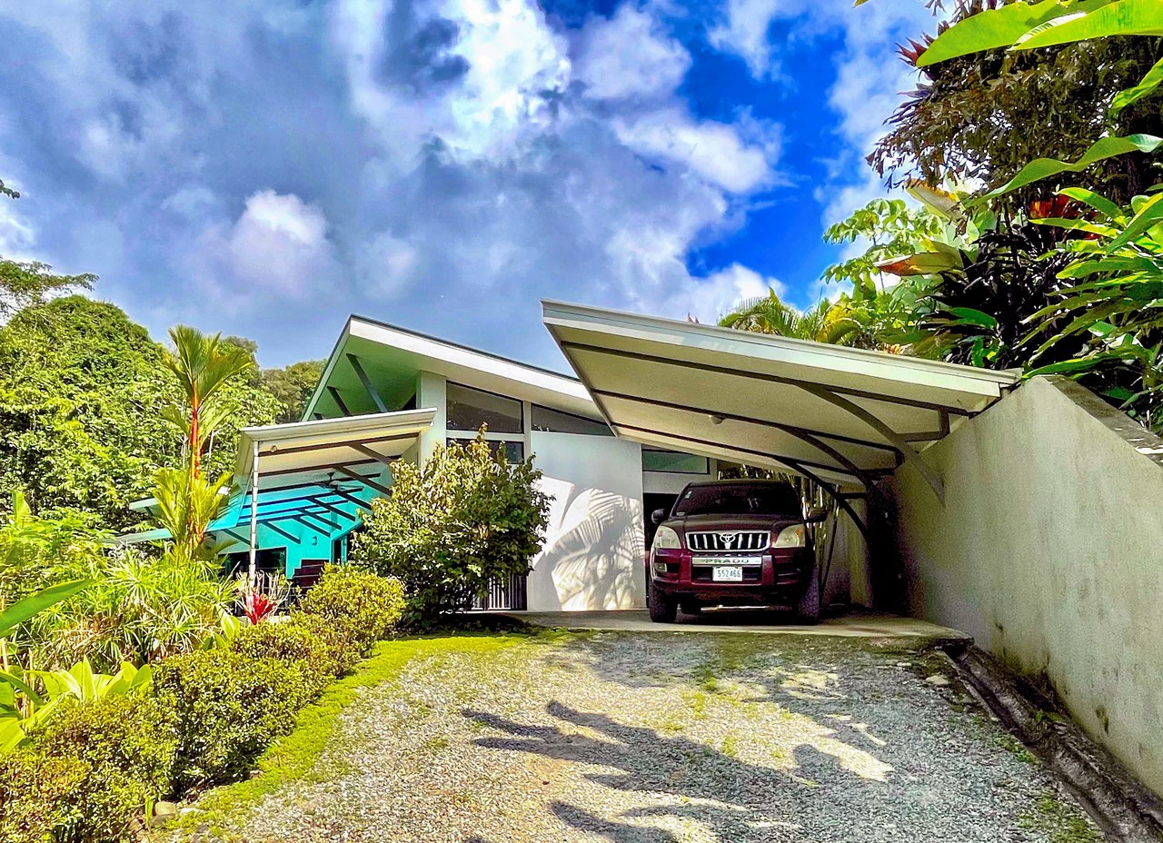 2.24 ACRES – 7 Bedrooms Ocean View Boutique Hotel With Two Pools, 5 Minutes to Uvita, Multiple Rental Options!! - Gallery image 20