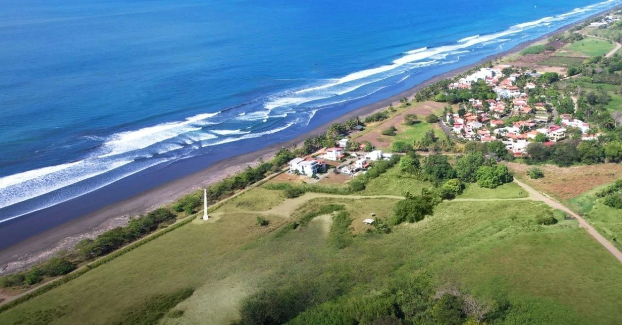 Playa Hermosa Oceanfront Lot 07: Amazing beach front lots for sale in Playa Hermosa in one of the most luxurious and private beach communities in Costa Rica! - Gallery image 3