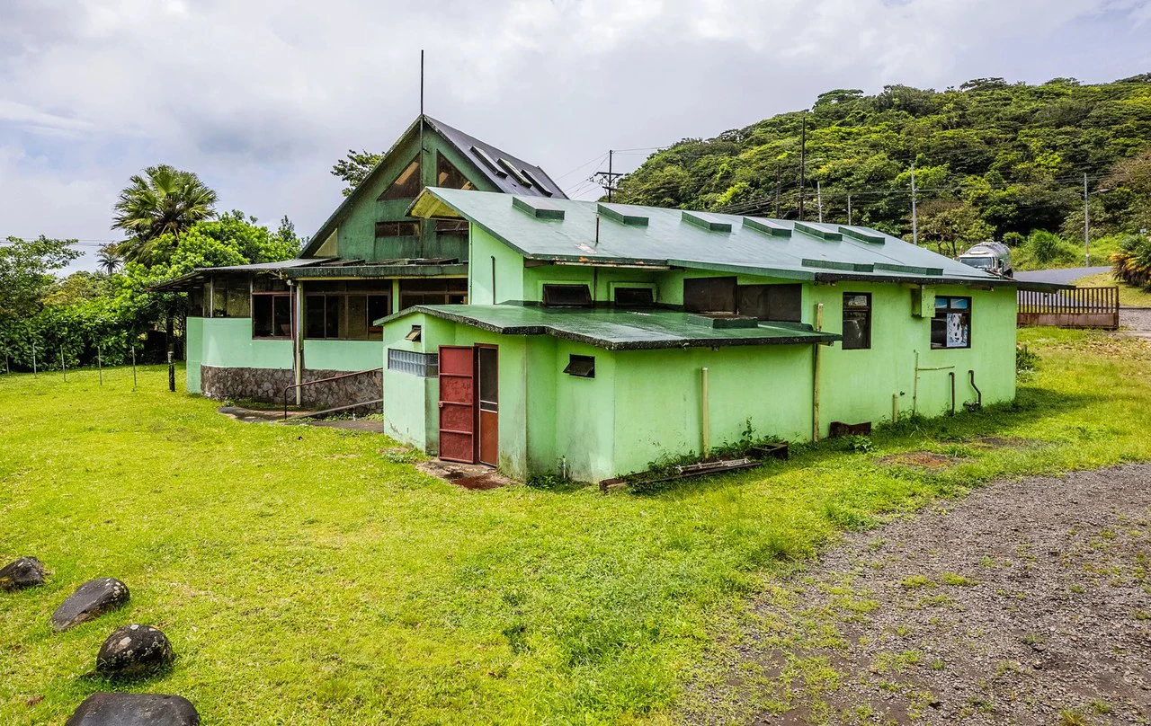 Five Corners Business Hub: Prime location on the main road surrounding Lake Arenal.. Commercial Potential ! - Gallery image 7