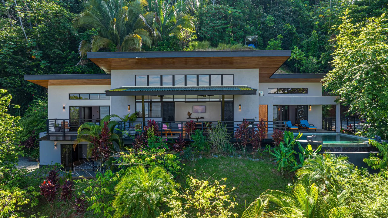Casa Markissa: Luxury Oceanview Villa with Proven Rental Income. - Gallery image 6