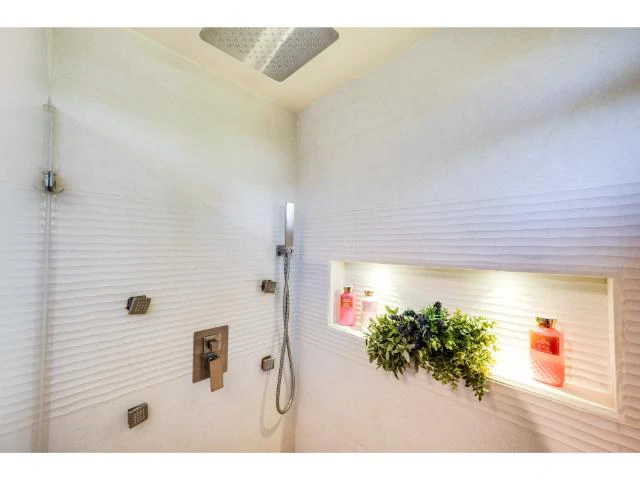 Luxury double Condos for Sale in Playa Potrero, 800 mts away from Penca Beach, with a wonderful common swimming pool and jacuzzi in tropical garden - Gallery image 15