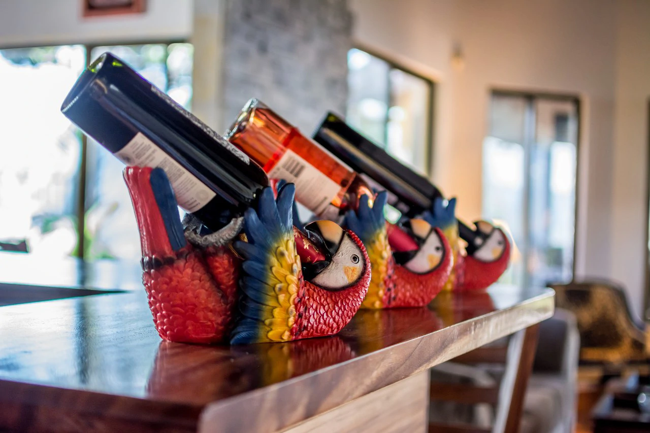 BARONS RESORT BOUTIQUE HOTEL: HOTEL BAR & RESTAURANT - Gallery image 14